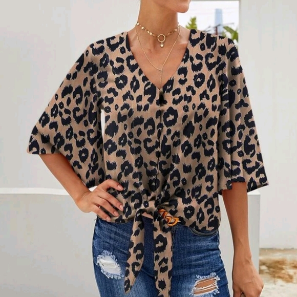 Leopard print tie-front buttoned top - Picture 3 of 7